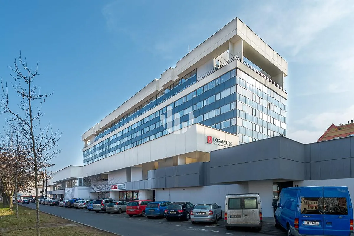 Pronájem kanceláře 350 m²
